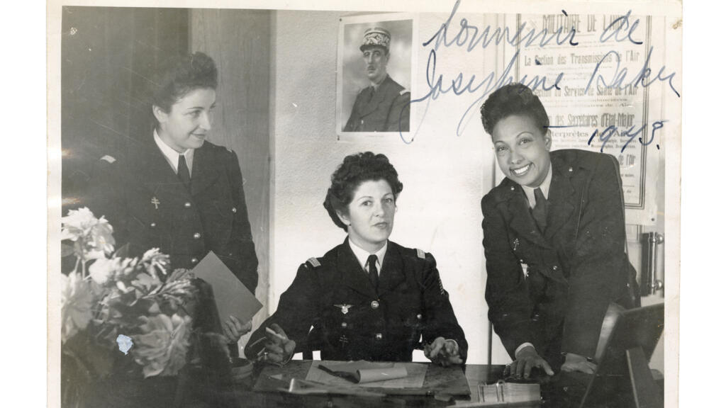 Joséphine Baker en uniforme de sous-lieutenant engagée aux côtés du Général de Gaulle et de la France libre.