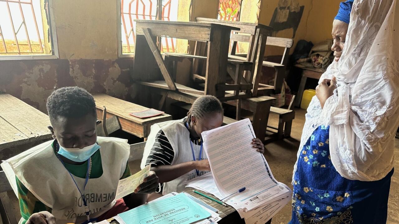 Référendum en Guinée: les bureaux de vote ont fermé, les électeurs dans l'attente du résultat