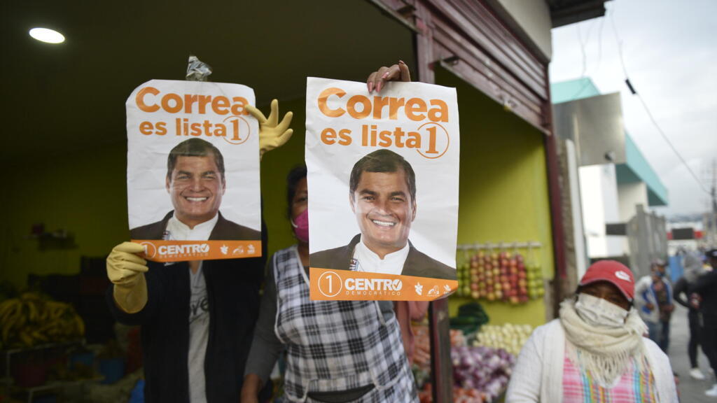 Des sympathisants de l'ex-président équatorien Rafael Correa, le 8 janvier 2021 à Quito.