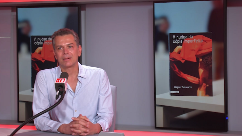 O artista, coreógrafo, e escritor Wagner Schwartz.