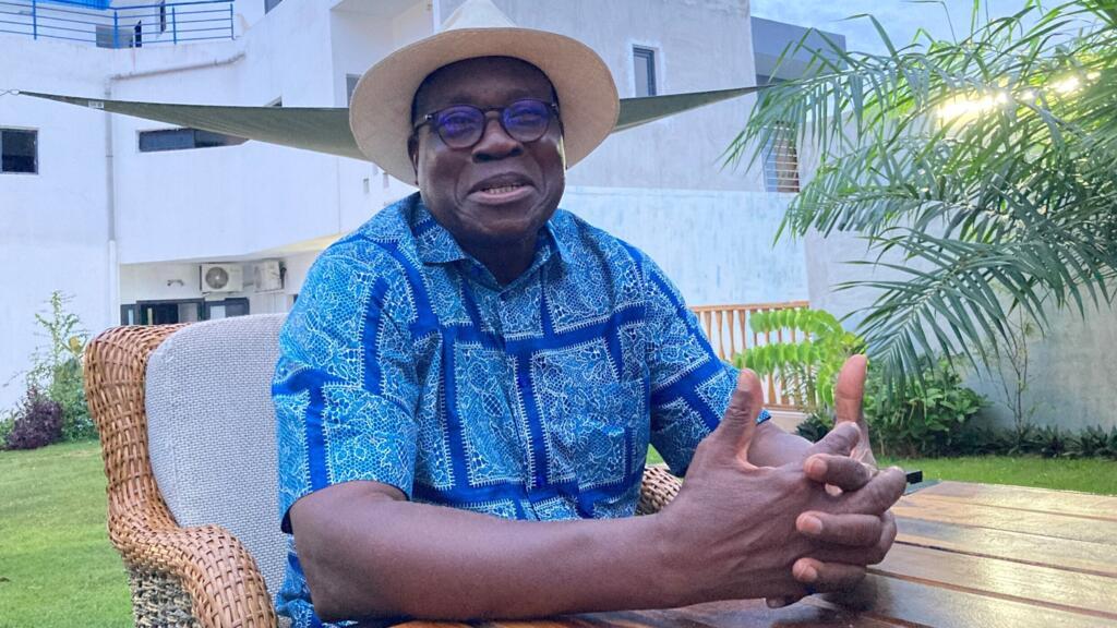 Frédéric Grah Mel dans les jardins de la Villa Miswa à Yamoussoukro.