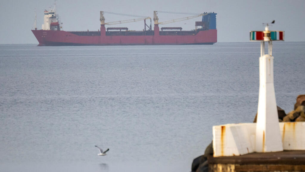 Contrôle d'un navire russe par les douanes suédoises