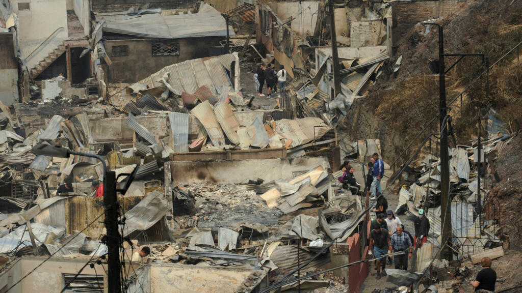 Incendies au Chili: situation toujours critique, des quartiers entiers ravagés