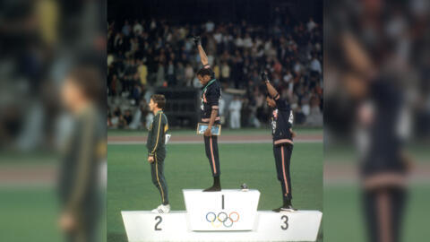 Peter Norman, à gauche, Tommie Smith, au centre, et John Carlos, à droite.