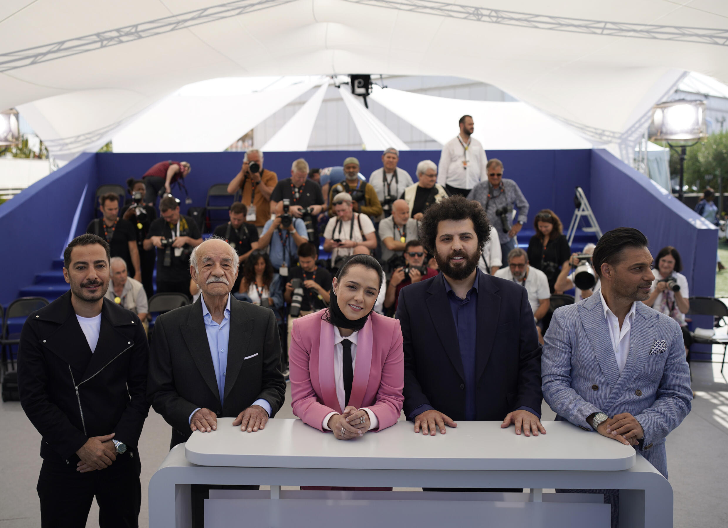 کارگردان و بازیگران فیلم برادران لیلا در فوتوکال جشنواره کن