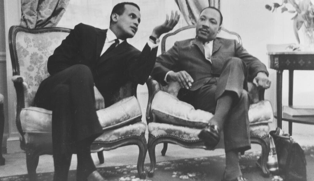 Harry Belafonte et Martin Luther King, en 1966, à Paris.