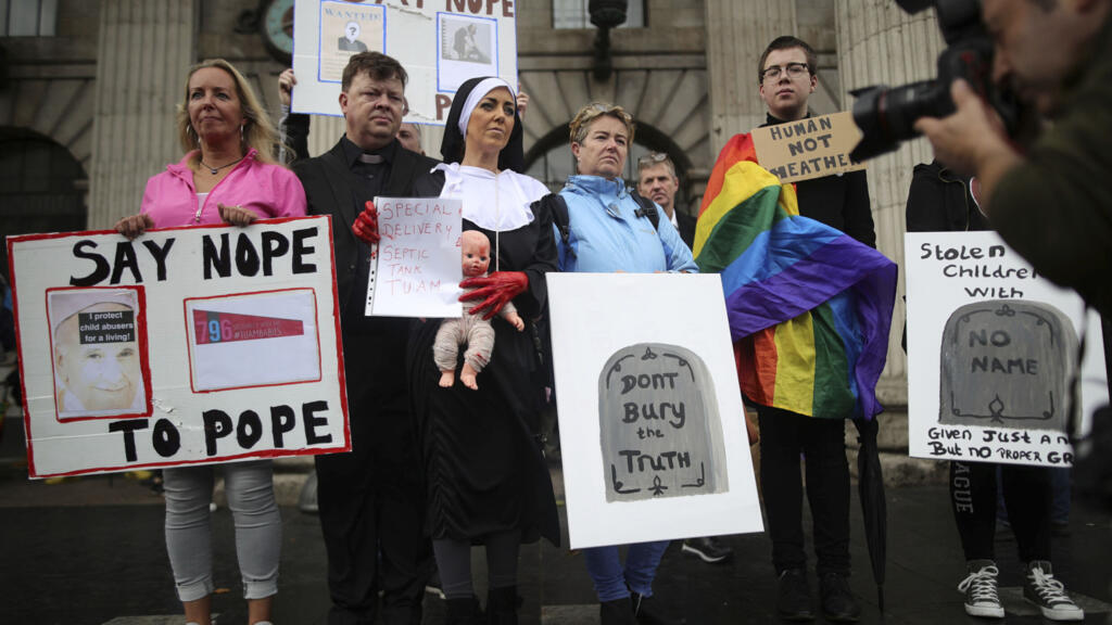 Le pape Léon XIV reçoit pour la première fois au Vatican une victime irlandaise d’abus sexuels