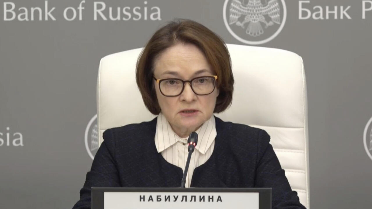 Russie: le poids de la guerre et des sanctions obligent la Banque centrale à baisser son taux directeur