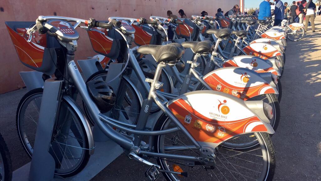 Comme beaucoup de villes à travers le monde, Marrakech a adopté le principe du vélo en libre-service.