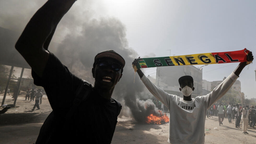 Des manifestants sénégalais protestent contre le report de l'élection présidentielle du 25 février, à Dakar, le 9 février 2024.