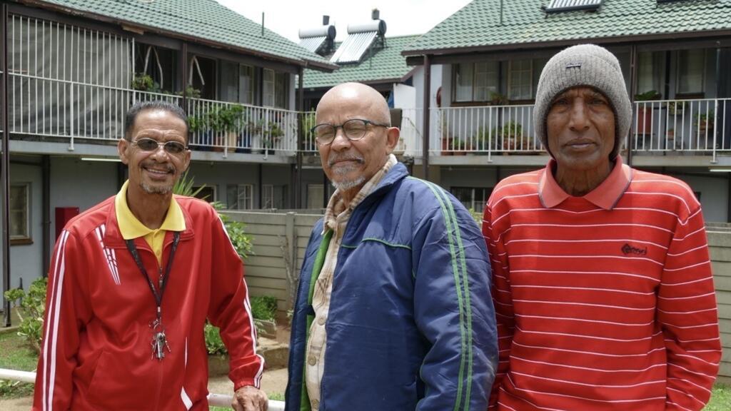 L'été austral en Afrique du Sud: des retraités abandonnés dans les maisons municipales de Johannesburg [3/4]