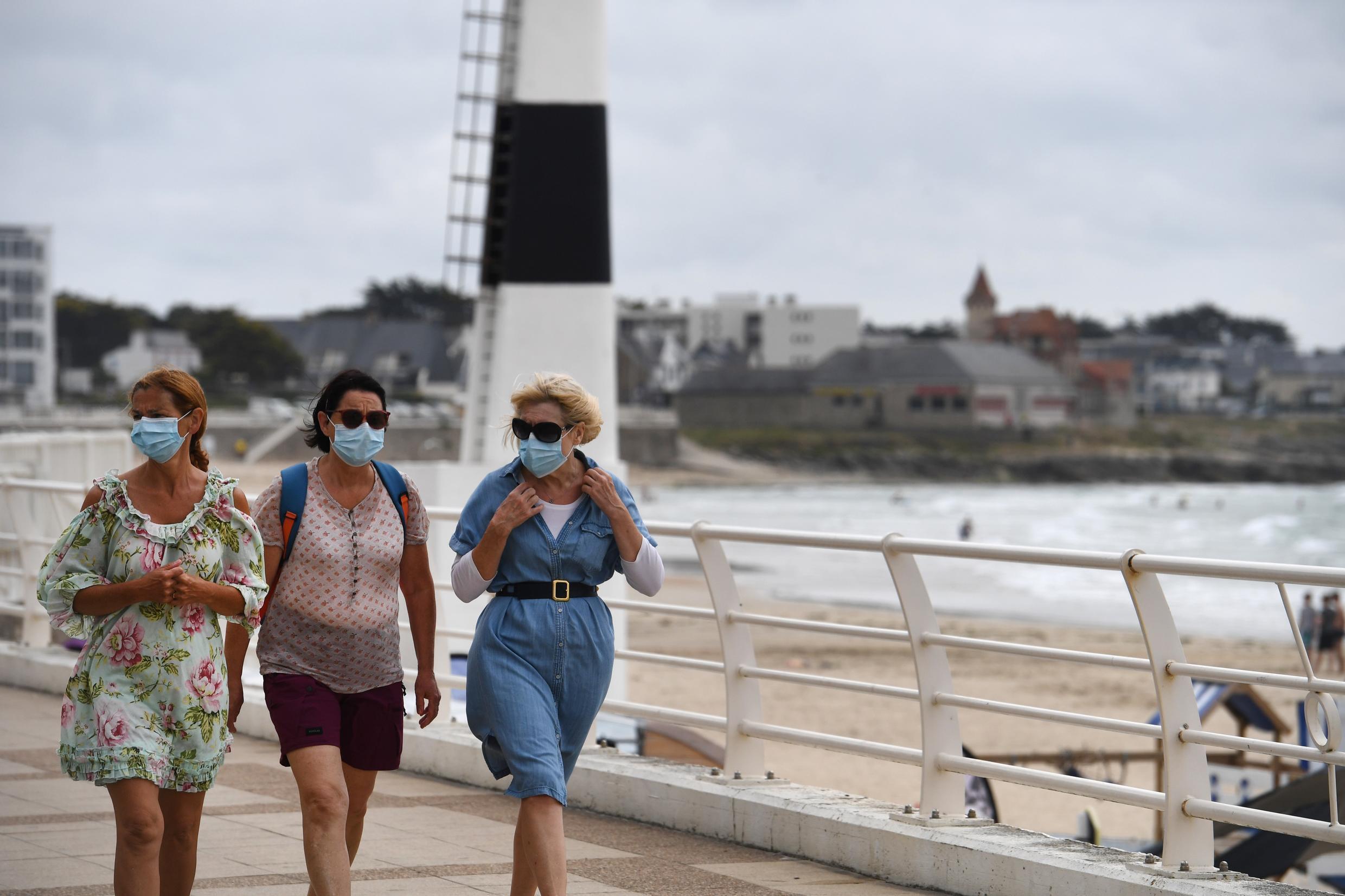 Anti Covid Masks Now Mandatory Outdoors In 30 French Departments