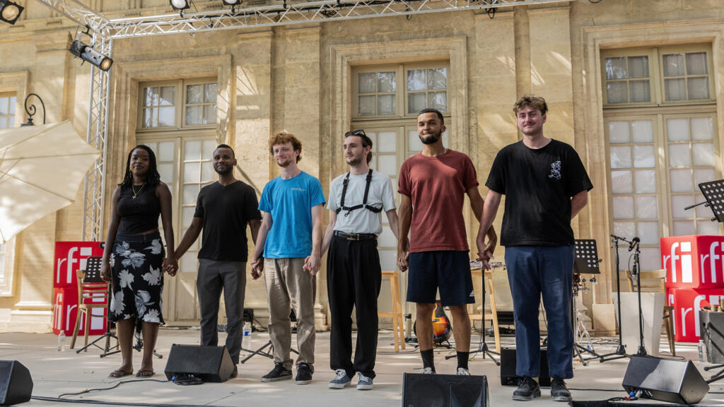 Héléna Ekanda, Jocelyn Danga Motty, Baptiste Uhl, Bastien Fourmy, Cyril Romero et Martin Villemontex, à Avignon, juillet 2024.