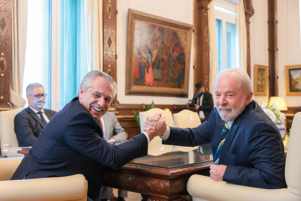Lula e presidente Alberto Fernández, durante reunião na Casa Rosada em dezembro passado.