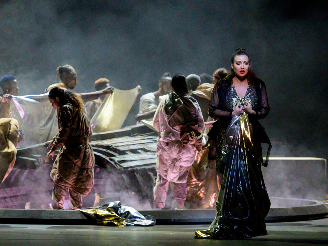 Қыз жігіттің бетіне сиди (порно видео) Кеуделі аққұба жыныстық қатынасты жақсы көреді