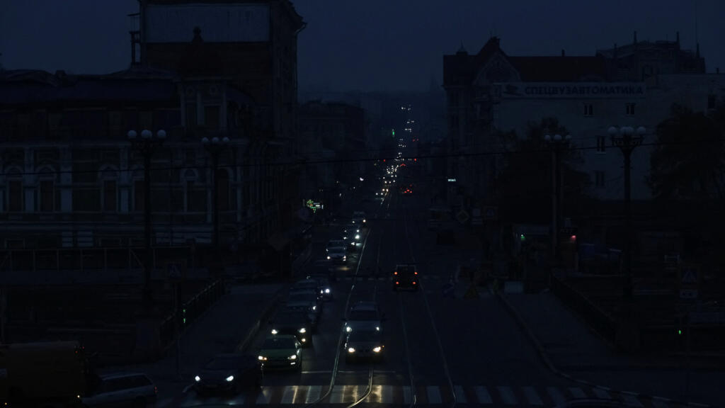 Ukraine: à Kharkiv, la vie au rythme des coupures de courant dues aux frappes russes