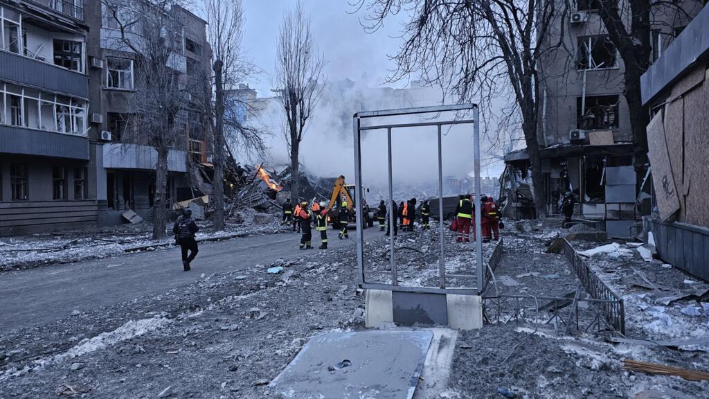 «L'alerte n'a même pas sonné»: en Ukraine, des missiles balistiques russes s'abattent sur le centre de Kharkiv