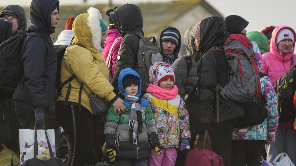Copii ucraineni într-un grup de refugiați, la punctul de trecere a frontierei Palanca, R Moldova, 10 martie 2022