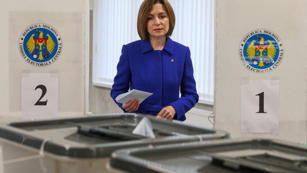 Președinta Republicii Moldova Maia Sandu a declarat duminică, după ce şi-a exercitat dreptul de vot la alegerile parlamentare, că a votat pentru a păstra pacea. 
