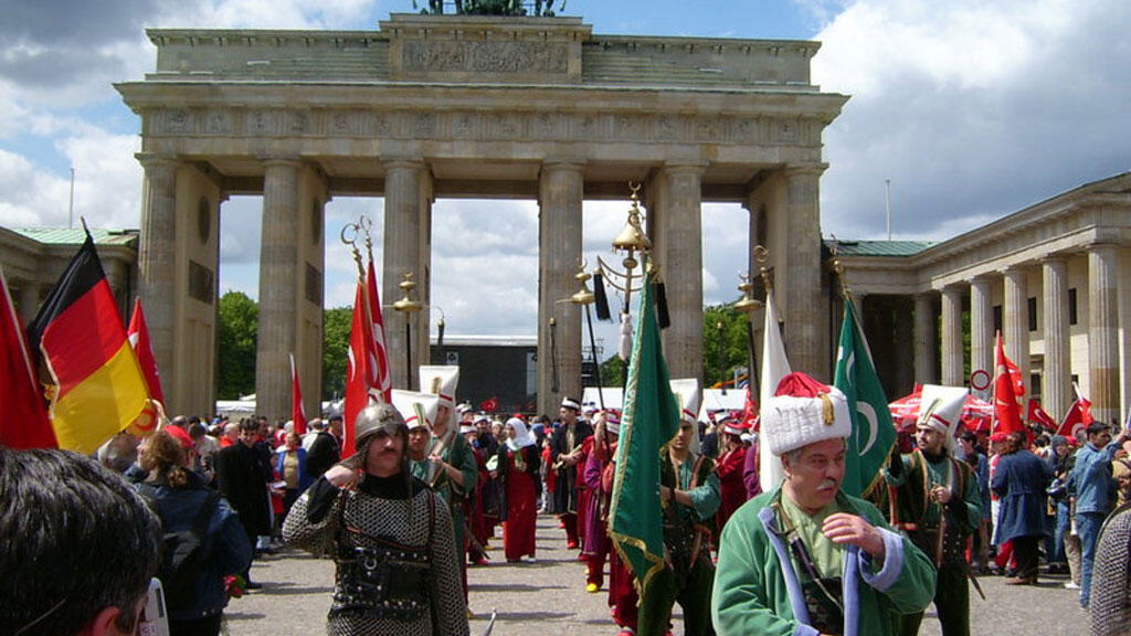 Célébration de la « Journée turque » (Türkischen Tag ou Turkish Day) près de la Porte de Brandebourg à Berlin en Allemagne. (Photo d'illustration).