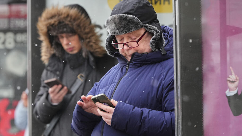 Rusia confirmă că a blocat aplicaţia de mesagerie WhatsApp