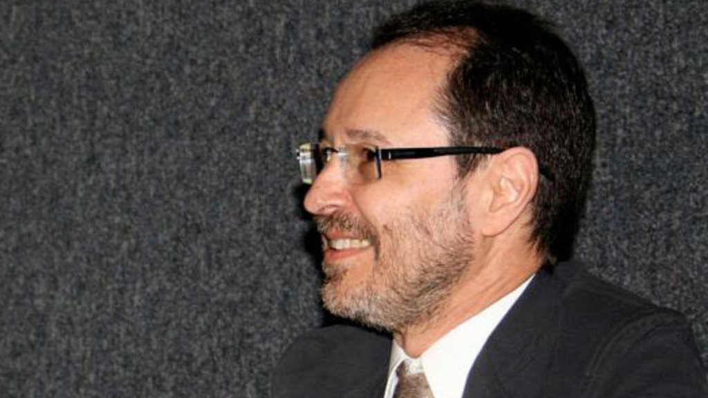 João Roberto Faria, professor titular da USP.