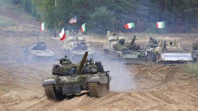 Xe quân sự và xe tăng của Ba Lan, Ý, Canada, Hoa Kỳ tham gia cuộc tập trận « Namejs 2021 » của NATO tại Kadaga (Latvia) ngày 13/09/2021, trong bối cảnh Ukraina không ngừng bị Nga uy hiếp.