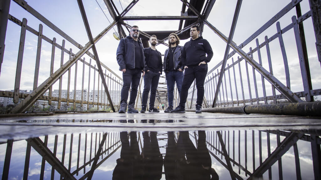 Bodark înseamnă Vali Mihnea (voce), Marius Barbu (chitară), Ionuț Guzu (chitară), Andrei Dancău (tobe), Dani Rizea (bas).