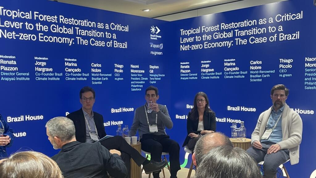 Painéis na Brazil House em Davos discutiram os desafios e as oportunidades para o Brasil se consolidar como potência ambiental no mundo. Tiago Tello (centro) participou de uma das mesas redondas.