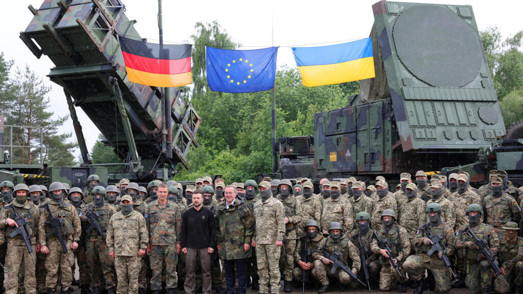 Ukrainian President Volodymyr Zelensky (C-L) and German Defence Minister Boris Pistorius (C-R) stand with Ukrainiana and German soldiers during a visit to a military training area in Mecklenburg-Vorpo