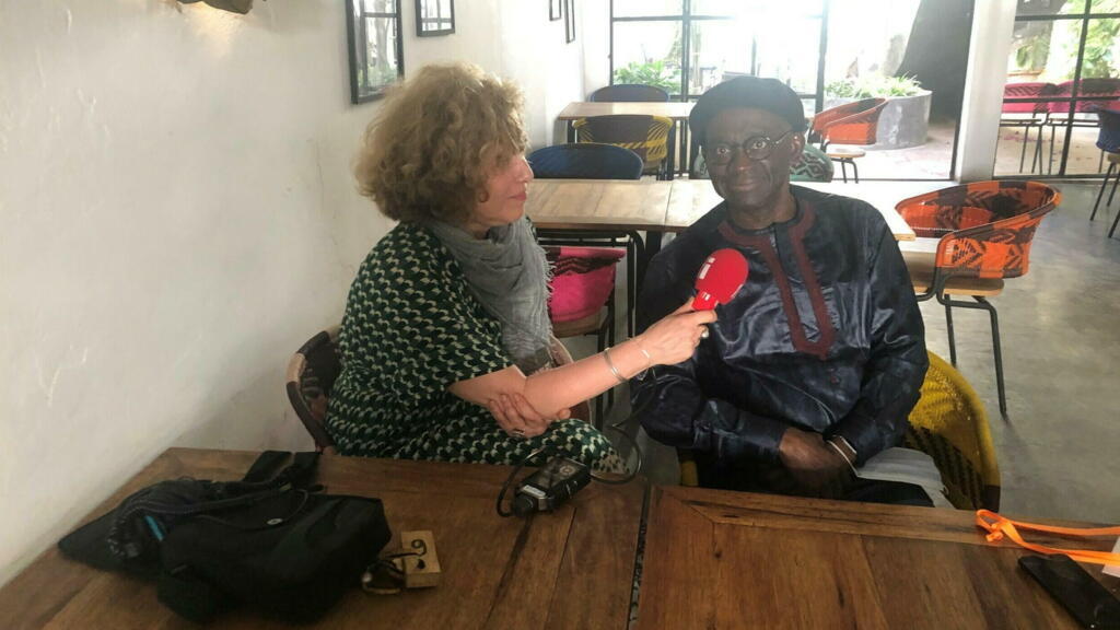 Caroline Lachowsky et l'historien Mamadou Diouf à Saint-Louis au Sénégal.