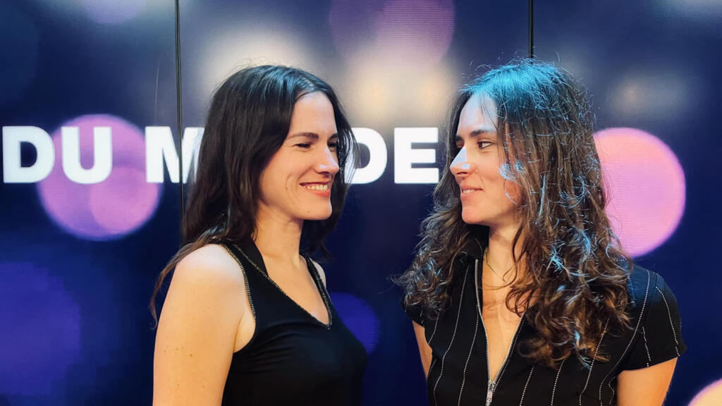 Clara Ysé et Ingrid Samitier à RFI.