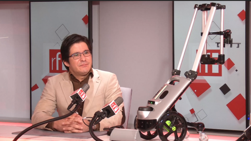 Artur Ximenes, fundador e CEO da empresa Hefesto e criador do cão-guia robô Lisa. 