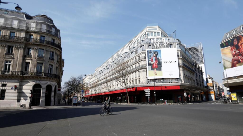 Rues désertes à Paris pendant le confinement appliqué sur l'intégralité du territoire français.