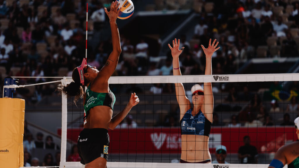 A dupla formada por Duda e Ana Patrícia venceu a quinta etapa do Circuito Mundial de vôlei de praia, disputada em Paris, no complexo de Roland Garros. Em Paris, 1° de outubro de 2023.