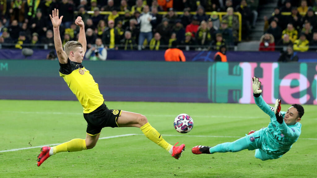 Erling Braut Haaland du Borussia Dortmund marque son premier but contre le PSG.