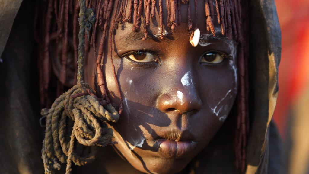 Une femme de l'ethnie Pokot au Kenya lors d'une cérémonie d'excision.