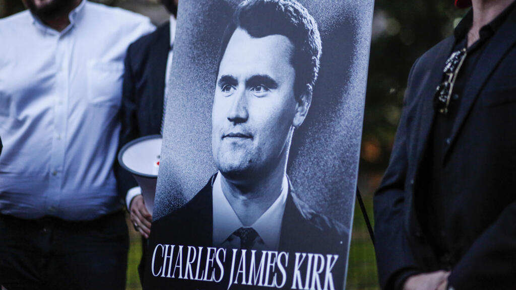 Le New York Young Republicans Club organise une veillée en l'honneur de Charlie Kirk, PDG et cofondateur de Turning Point USA, au Madison Square Park, le vendredi 12 septembre 2025, à New York.