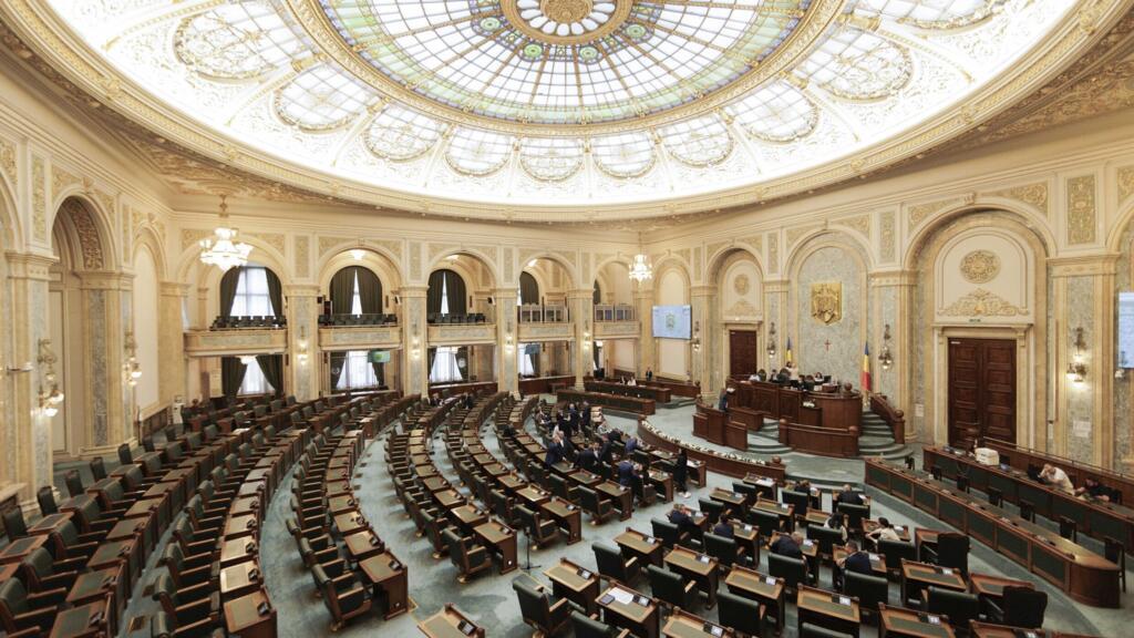 f-r-compensa-ii-la-final-de-mandat-pentru-judec-torii-cur-ii-constitu-ionale-proiectul-adoptat-de-senat