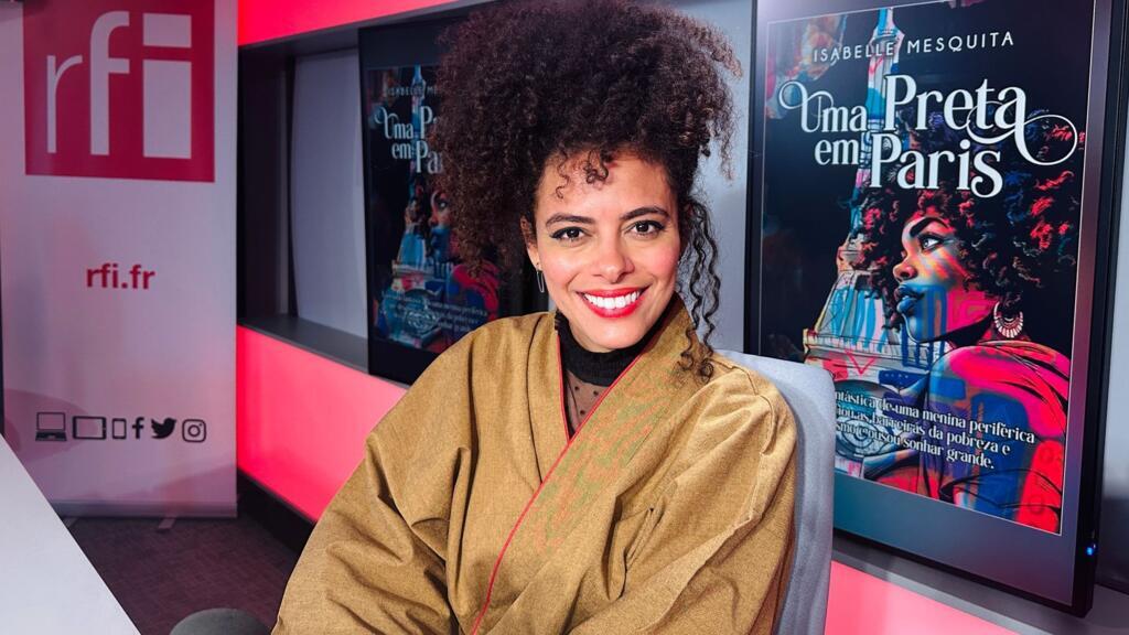 A artista e designer de moda carioca radicada em Paris, Isabelle Mesquita, escreveu e ilustrou o seu primeiro livro ‘Uma Preta em Paris’, lançado dia 31 de janeiro na Livraria da Travessa no Rio de Janeiro.