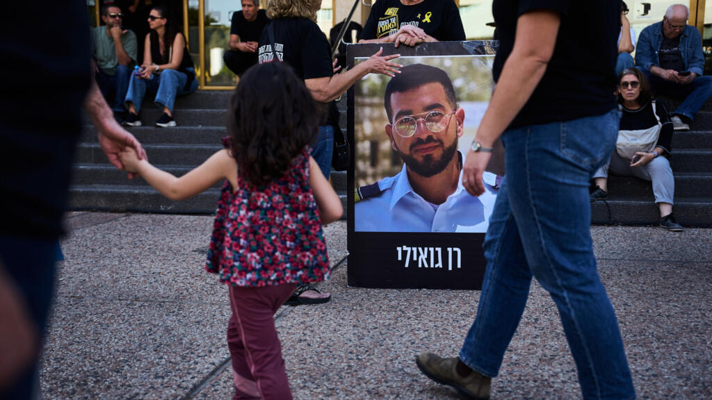 «Nous t'attendons à la maison»: l'espoir de la mère du dernier otage israélien retenu à Gaza