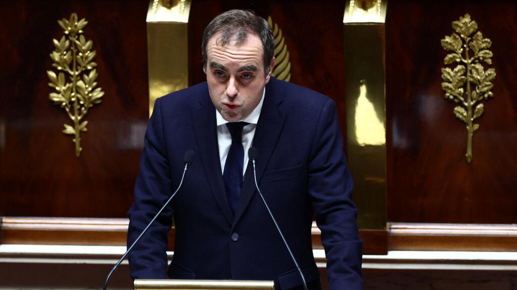 Le Premier ministre français Sébastien Lecornu prononce son premier discours de politique générale devant le Parlement et le nouveau gouvernement, suivi d'un débat à l'Assemblée nationale à Paris, France, le 14 octobre 2025.