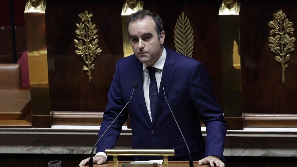 Sébastien Lecornu à l'Assemblée nationale le 16 octobre 2025, se maintient à son poste, Le premier ministre a échappé aux deux mentions de censure déposé par le RN et la France insoumise.