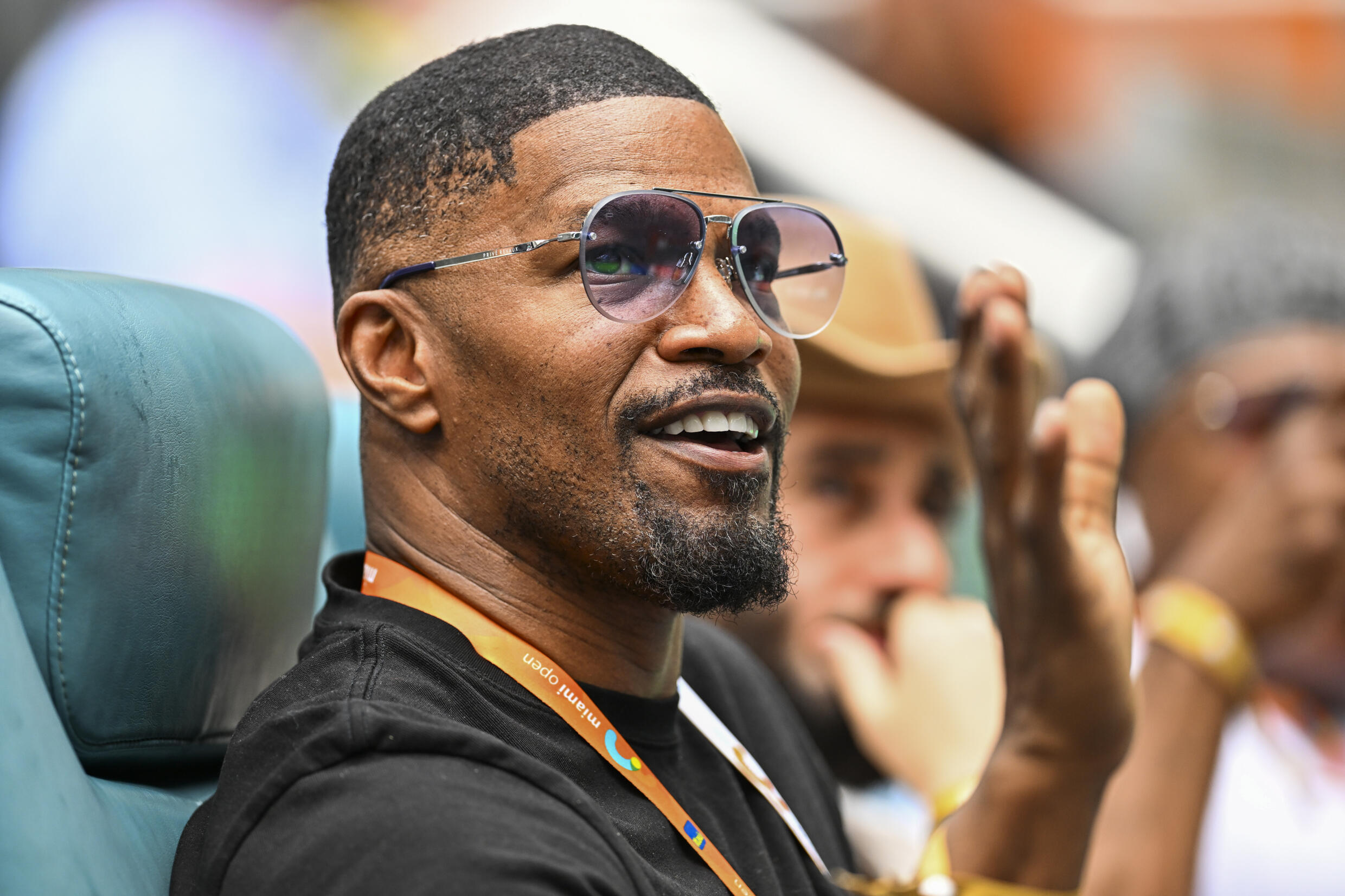 El actor estadounidense Jamie Foxx asiste al partido del jueves entre Christopher Eubanks y Daniil Medvedev.