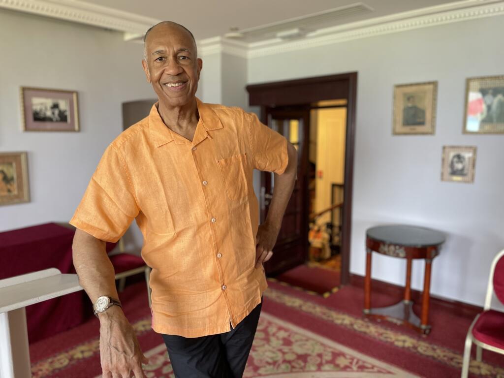 Le contrebassiste John Clayton à Nice, le 25 juillet 2025.
