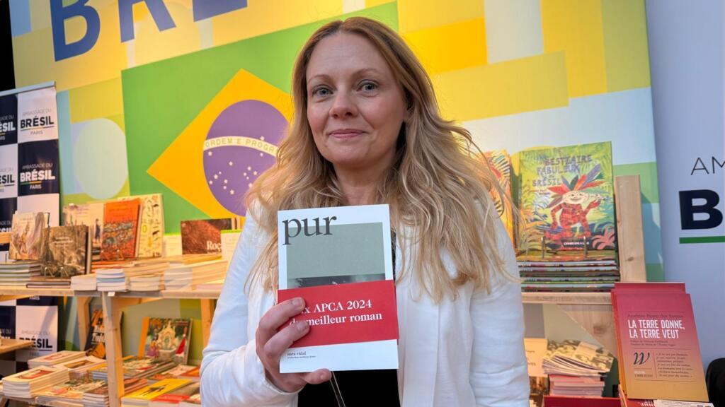 A escritora Nara Vidal participou do Festival do Livro de Paris, lançando a tradução de "Puro" para o francês.