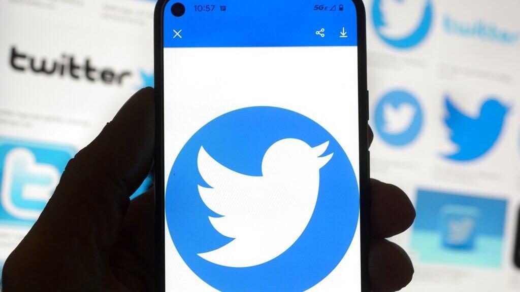 Les défenseurs de l’information craignent que les plateformes en profitent pour alléger fortement leurs équipes de modérateurs dont Twitter est particulièrement concernés vu l’ampleur de ses licenciements.