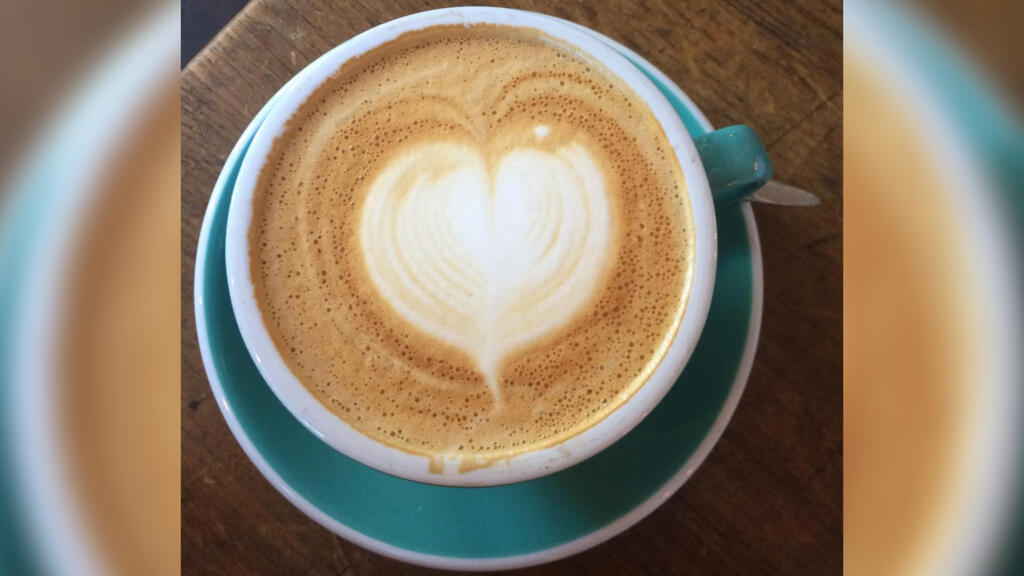 Café à coeur de lait - cafe latte.