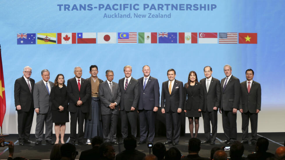 Đại diện các quốc gia thành viên chụp ảnh sau khi ký Hiệp định Đối tác xuyên Thái Bình Dương tại Auckland, New Zealand,  ngày 04/02/2016.
