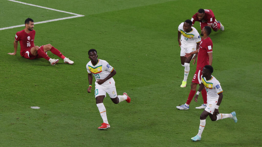 Bamba Dieng marque le troisième but des Lions du Sénégal face au Qatar.